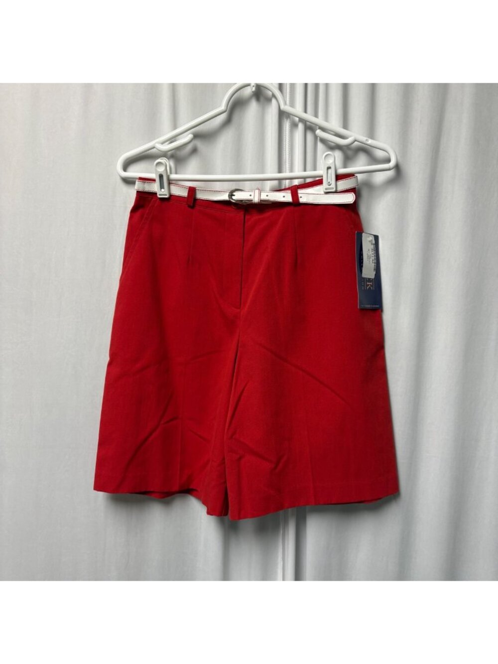 Click Red Shorts Womens Petite Size 6P White Belt Lightweight Canada NEW